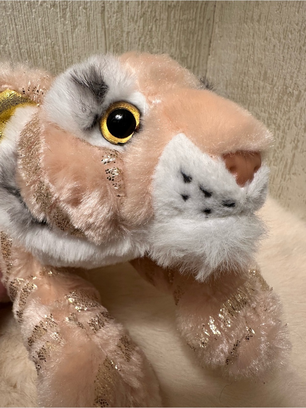 FAO Schwarz Peach and Cream Sparkle Plush Tiger - Picture 6 of 6